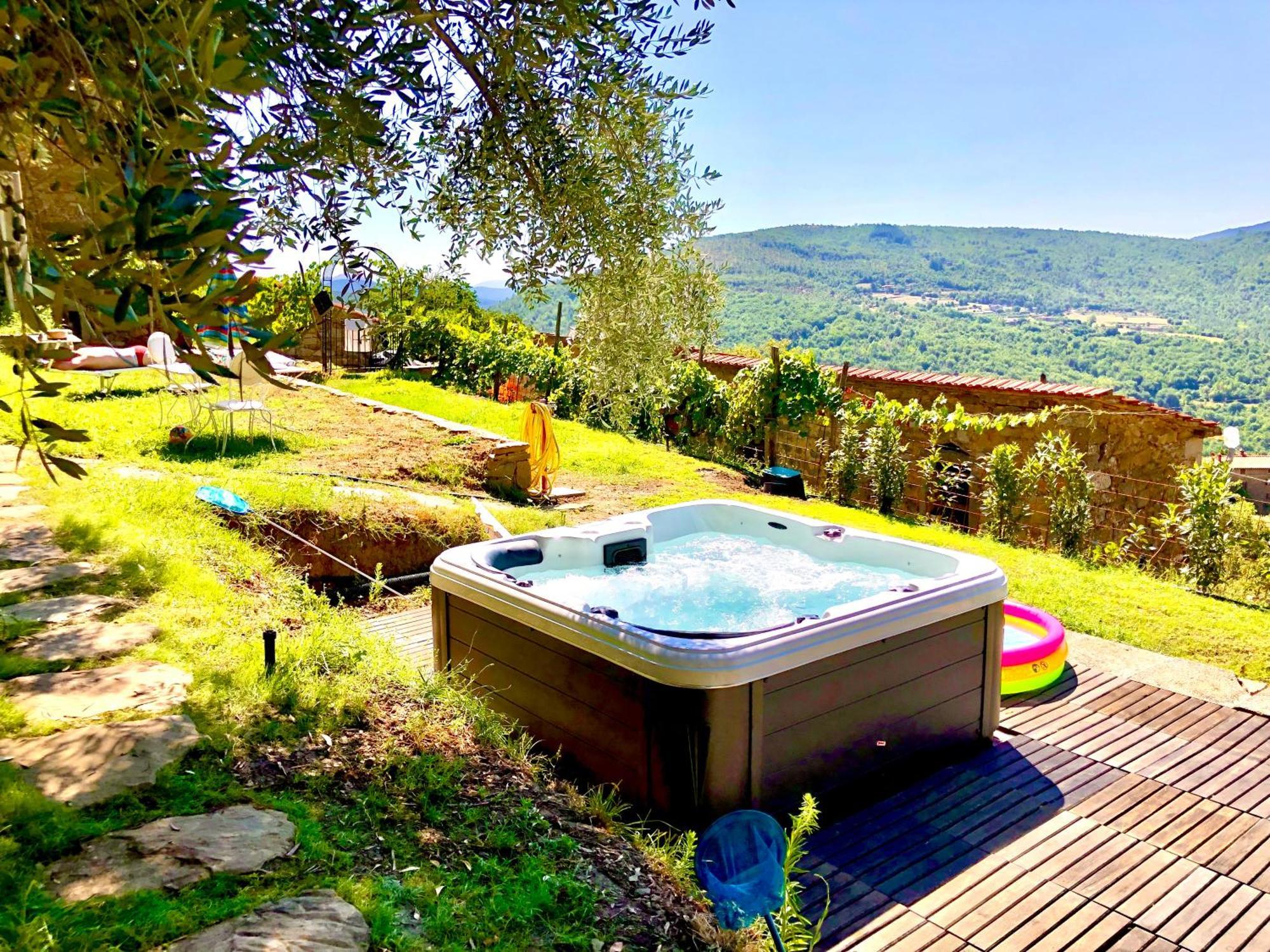 Bio Agriturismo Alba Etrusca Di Cortona - Organic Farmhouse- Appartamento Lavanda-Appartamento Rosmarino - Vasca Idromassaggio Esterna Poggioni Exterior photo